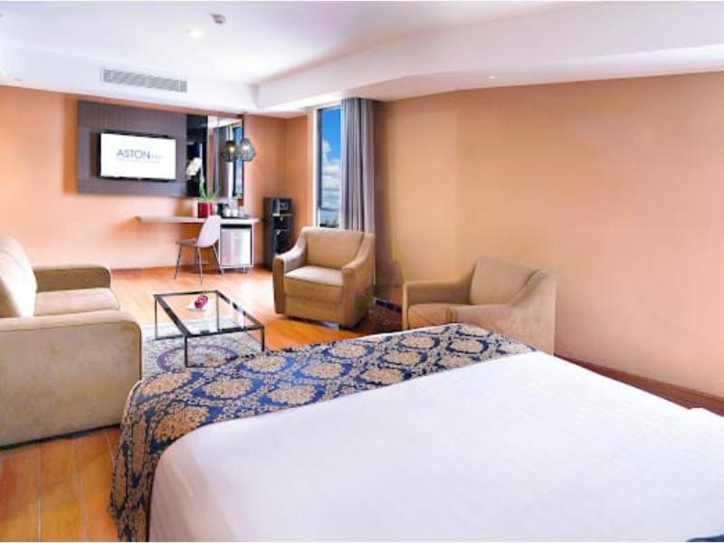 Aston Inn Pandanaran Semarang Exteriér fotografie
